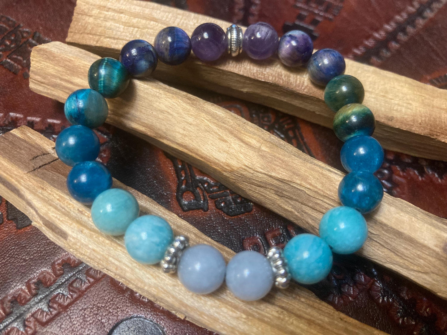 Chill Out Bracelet - Calming - Relaxing energy - Crystal Healing Jewelry - Aquamarine - Amethyst - Apatite - Amazonite - Tigers eye