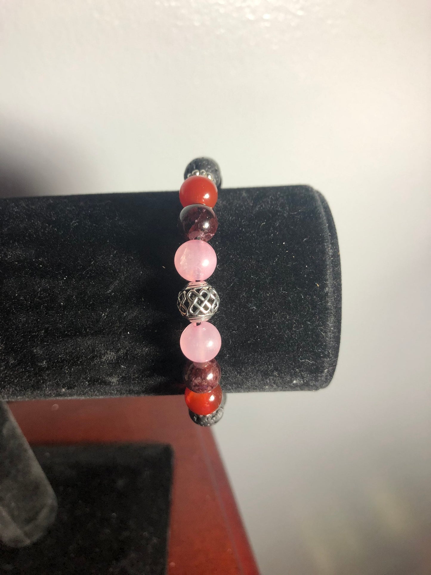 Attract Love bracelet - Heart Chakra - Crystal Healing Jewelry - Rhodonite - Rose Quartz - Red Agate - Amethyst