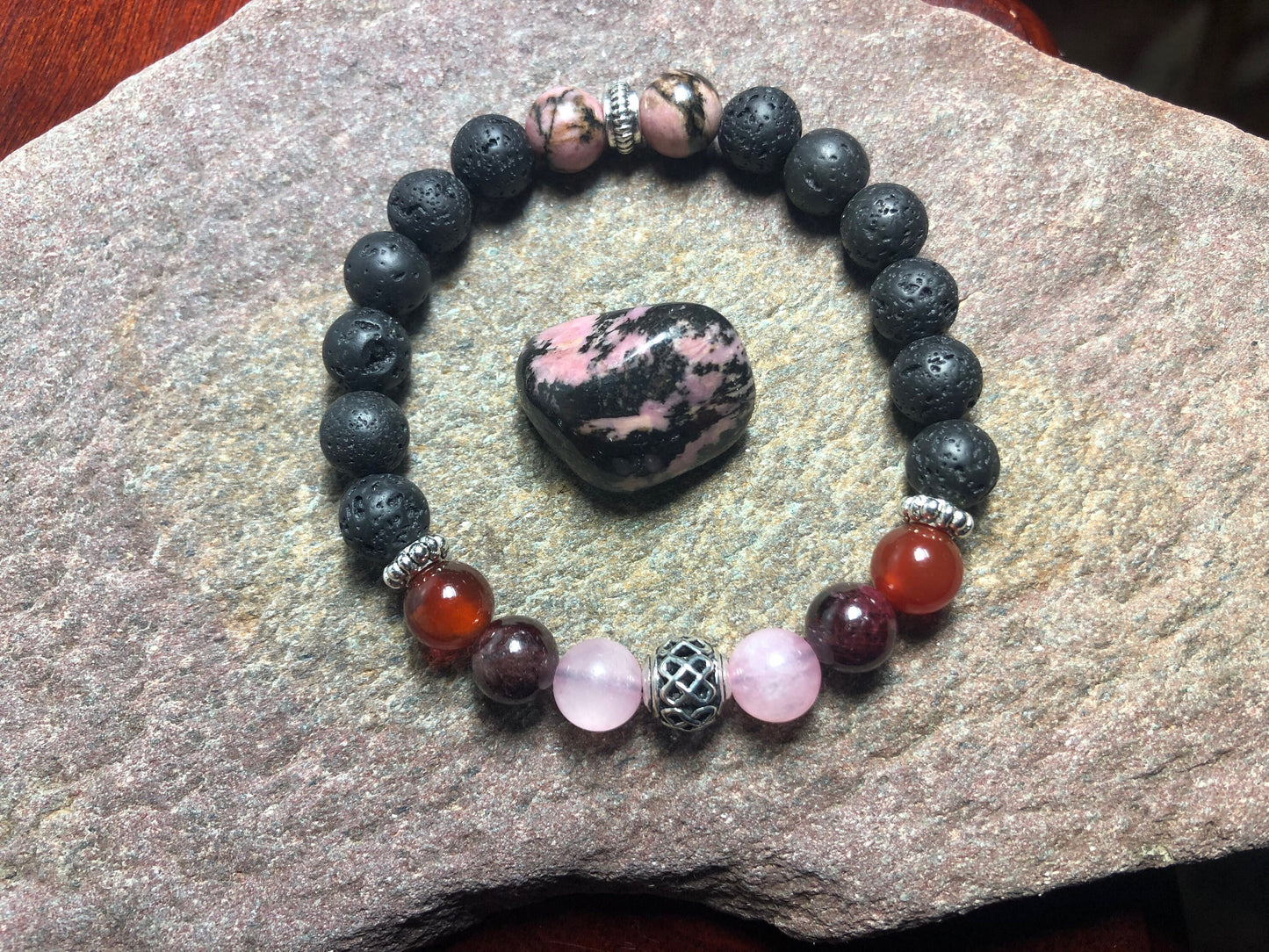 Attract Love bracelet - Heart Chakra - Crystal Healing Jewelry - Rhodonite - Rose Quartz - Red Agate - Amethyst