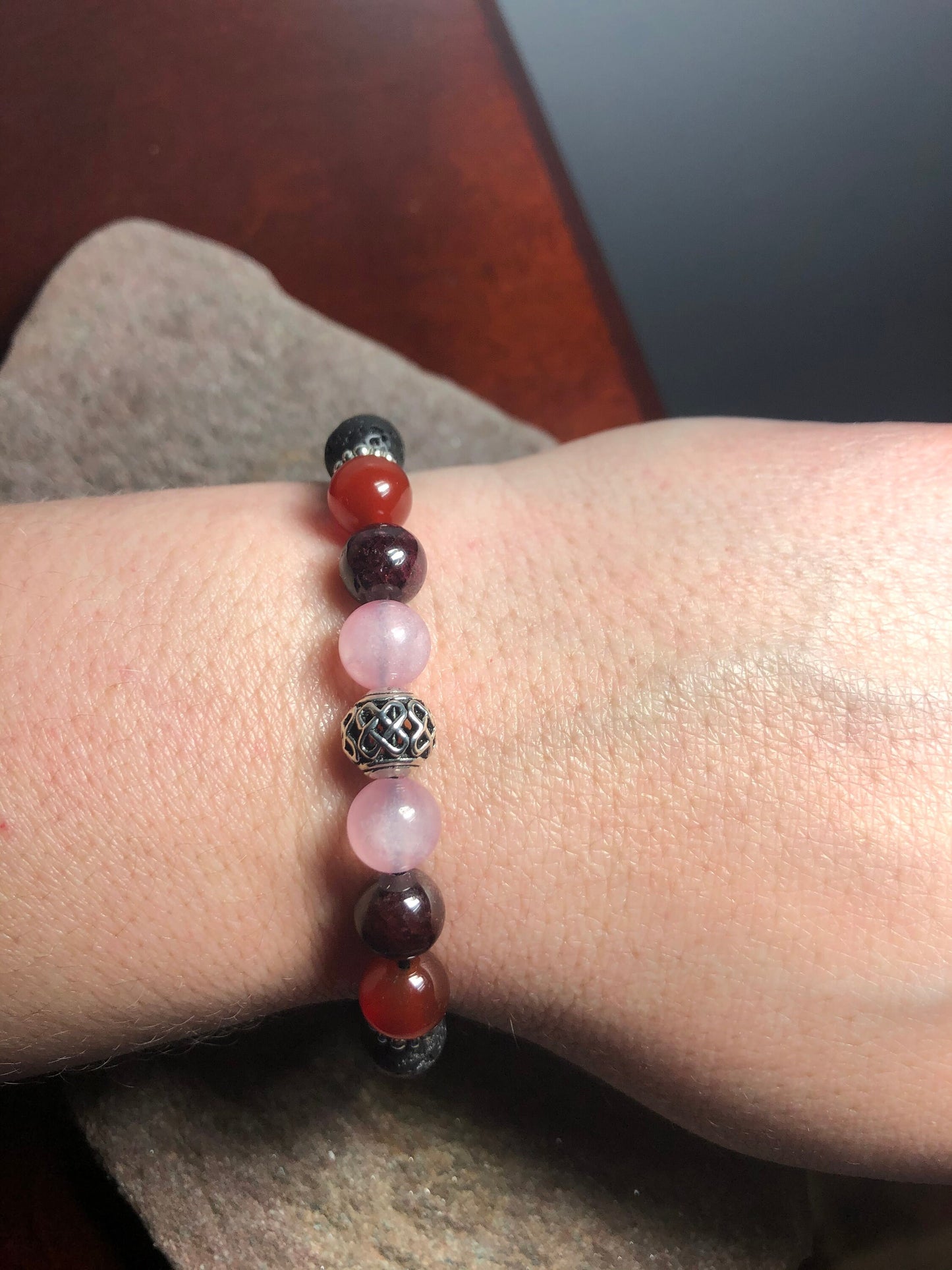 Attract Love bracelet - Heart Chakra - Crystal Healing Jewelry - Rhodonite - Rose Quartz - Red Agate - Amethyst