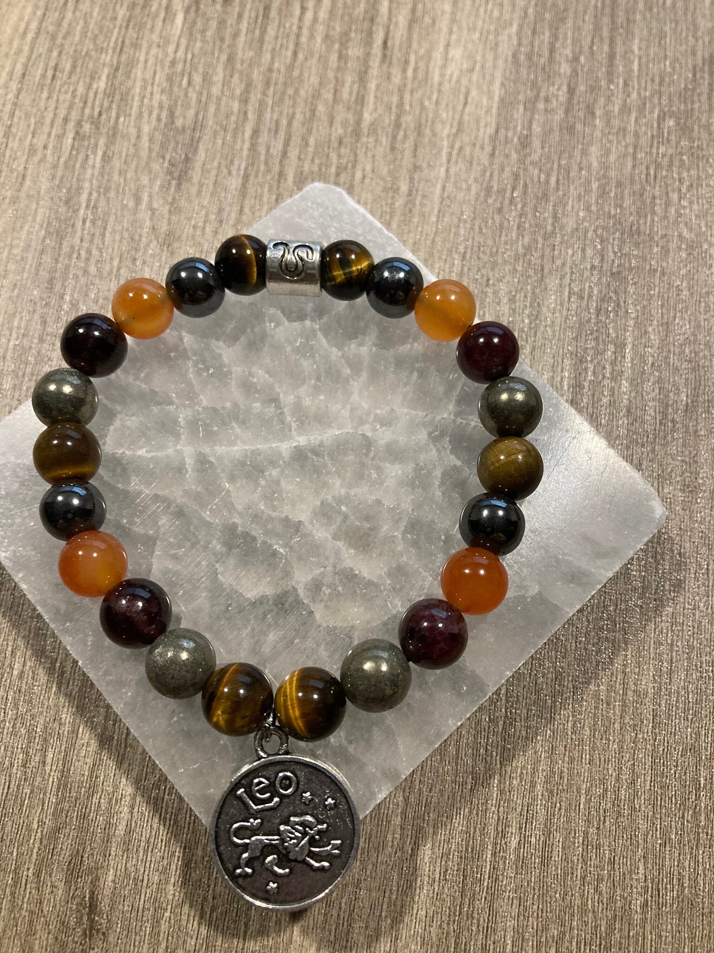 Leo zodiac astrology bracelet - July August - Crystal Jewelry - Tigers eye - Garnet - Pyrite - Carnelian - Hematite