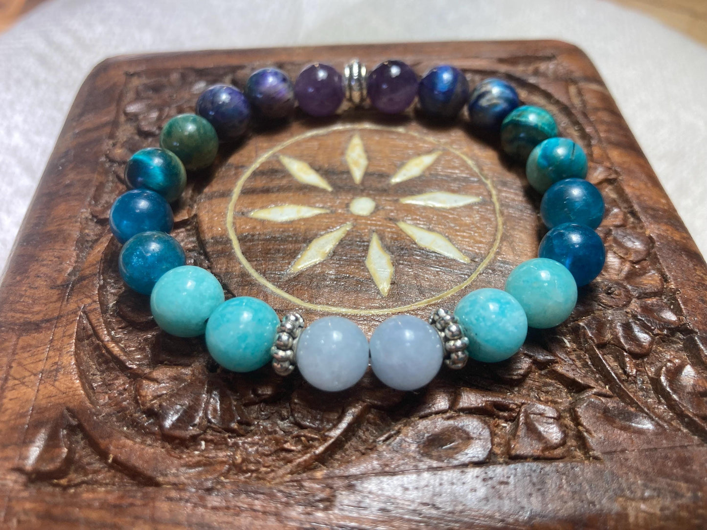 Chill Out Bracelet - Calming - Relaxing energy - Crystal Healing Jewelry - Aquamarine - Amethyst - Apatite - Amazonite - Tigers eye