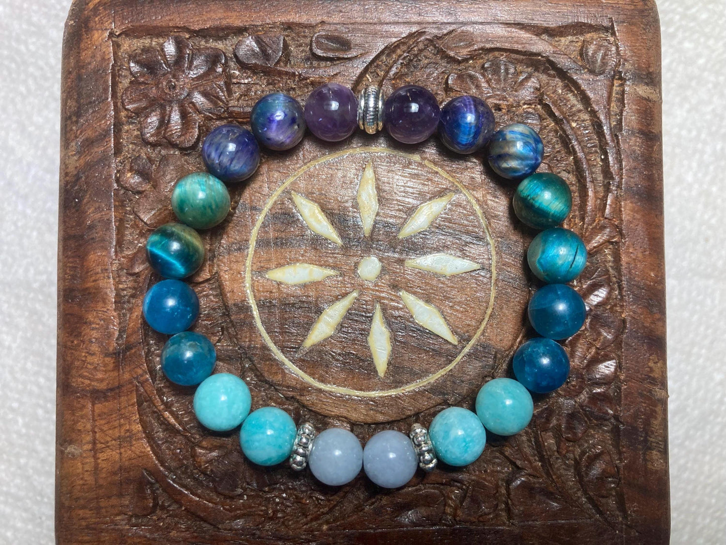 Chill Out Bracelet - Calming - Relaxing energy - Crystal Healing Jewelry - Aquamarine - Amethyst - Apatite - Amazonite - Tigers eye